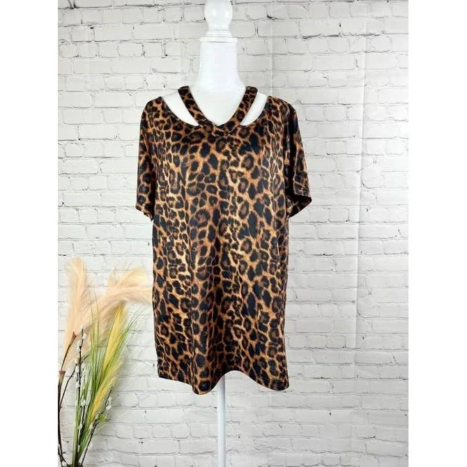 Weekend Offers That Shine Missing Piece Cutout V-Neck Tee - Leopard