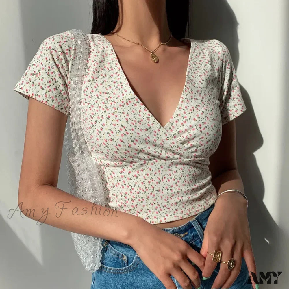 Act Now AMY - French Retro Floral V-neck Slim T-shirt Crop Top
