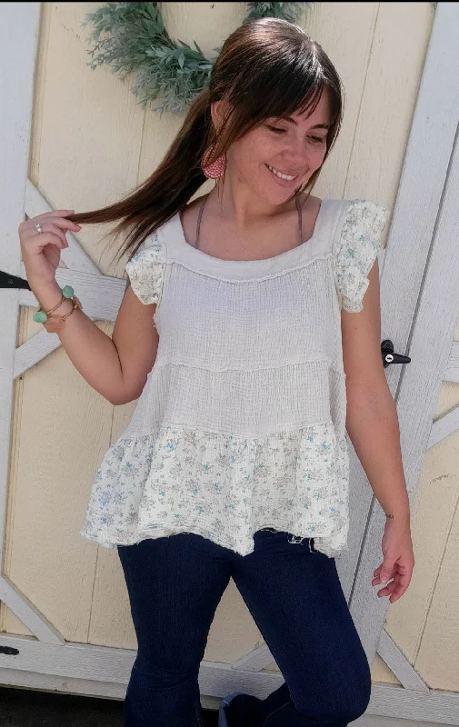 Weekend Discounts to Snag Ditsy Floral Ruffle Trim Top