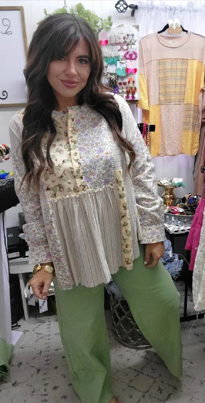 Closeout Deal Love Everyday Floral Boho Top