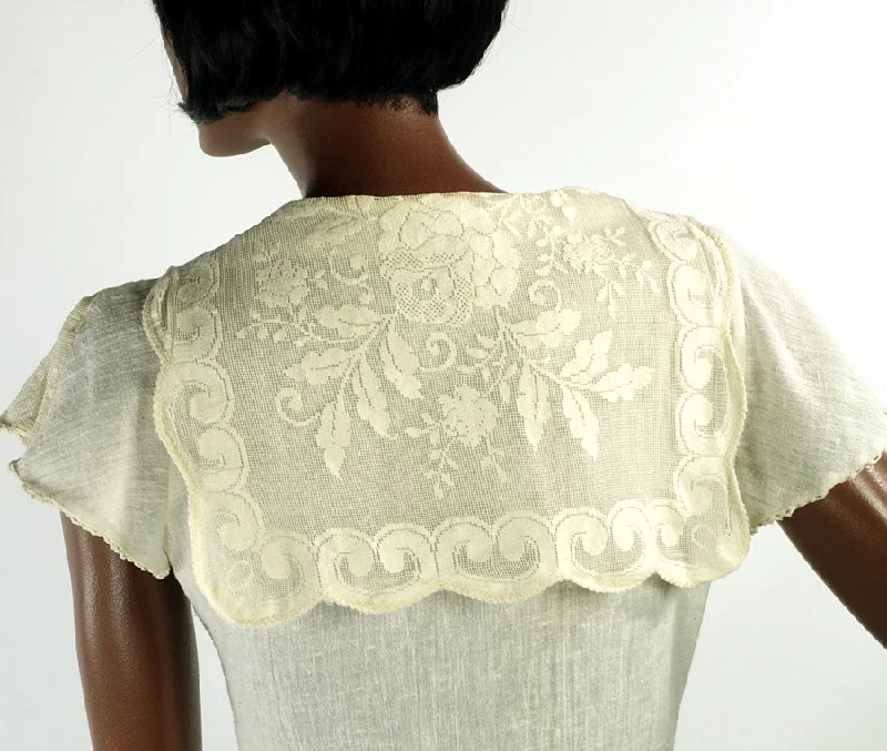 Weekend Savings Bonanza Vintage 70s Boho Blouse Top Gauze & Lace Sailor Collar Small to Extra Small VFG